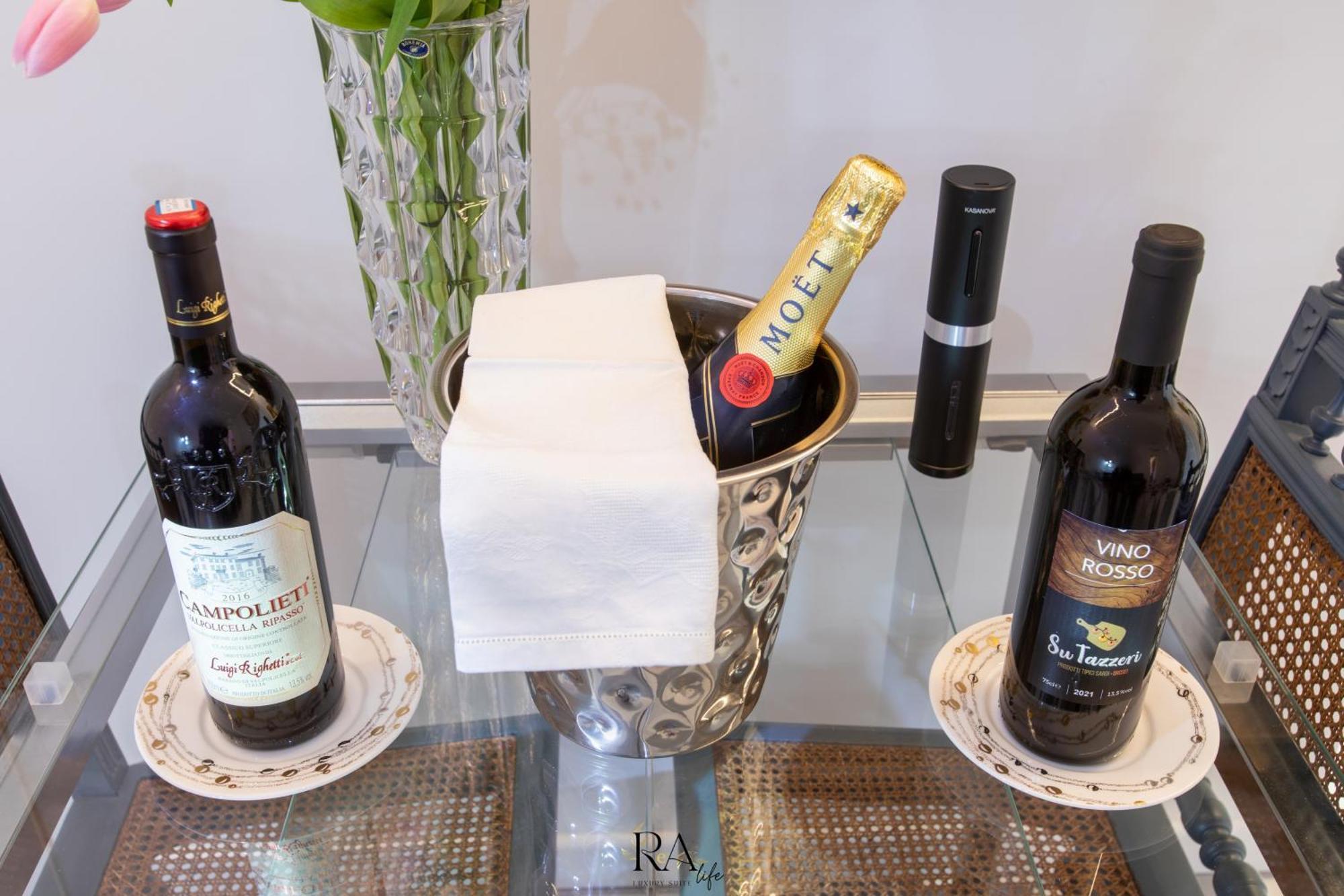 Rea Life Luxury Suite カーヴァ・デ・ティッレーニ エクステリア 写真
